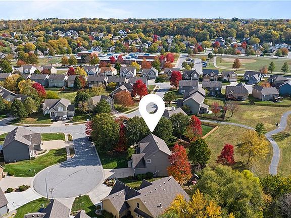 2nd image of 116 NE Hidden Meadow Ct
