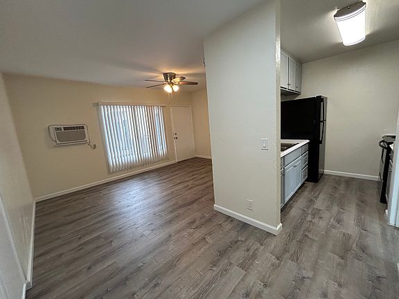 3rd image of 4050 Marlborough Ave APT 9
