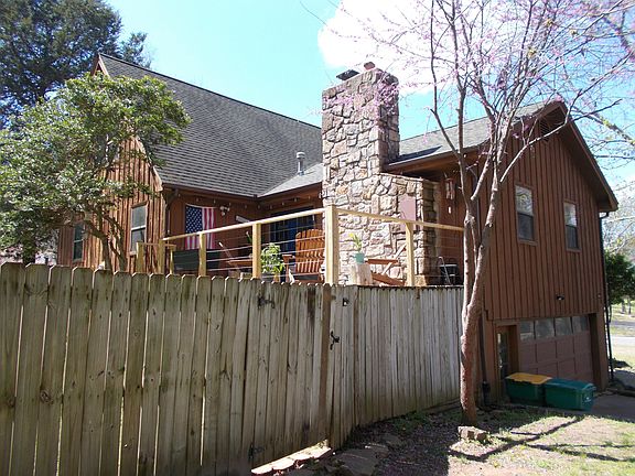 3rd image of 15 Willow Oak Ln
