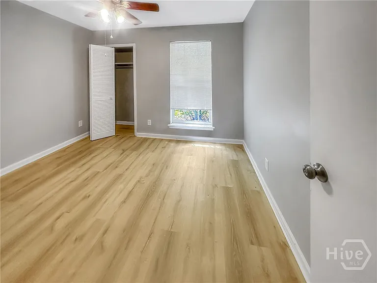 422 Edgewater Rd — Photo 10
