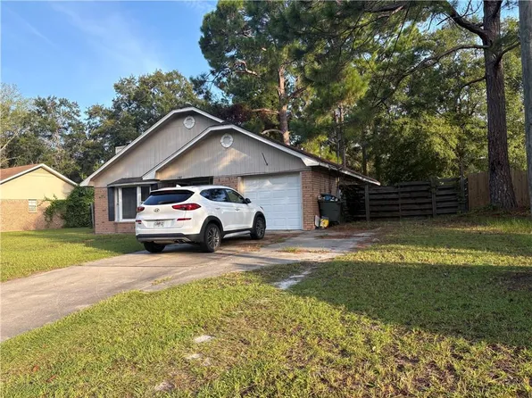 707 Timber Ridge Trl, Hinesville, GA 31313