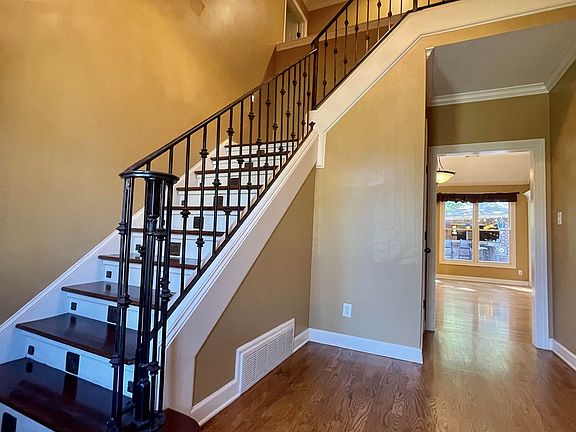 3rd image of 8981 River Knoll Dr