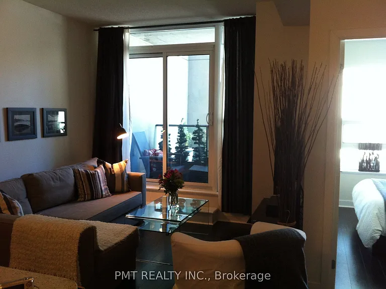 18 Harbour St #301 — Photo 9