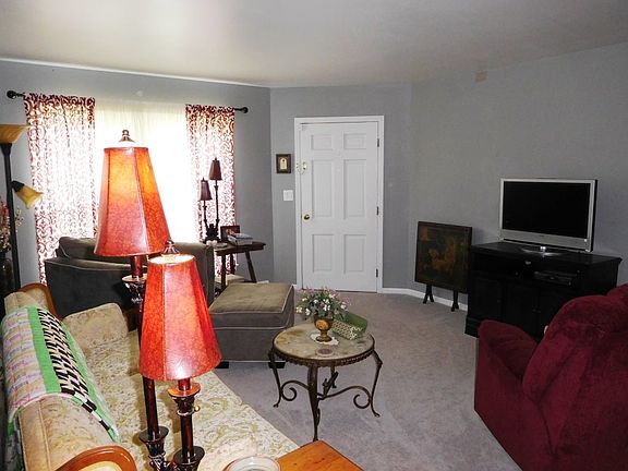 5th image of 612 Saint Catherine Ct