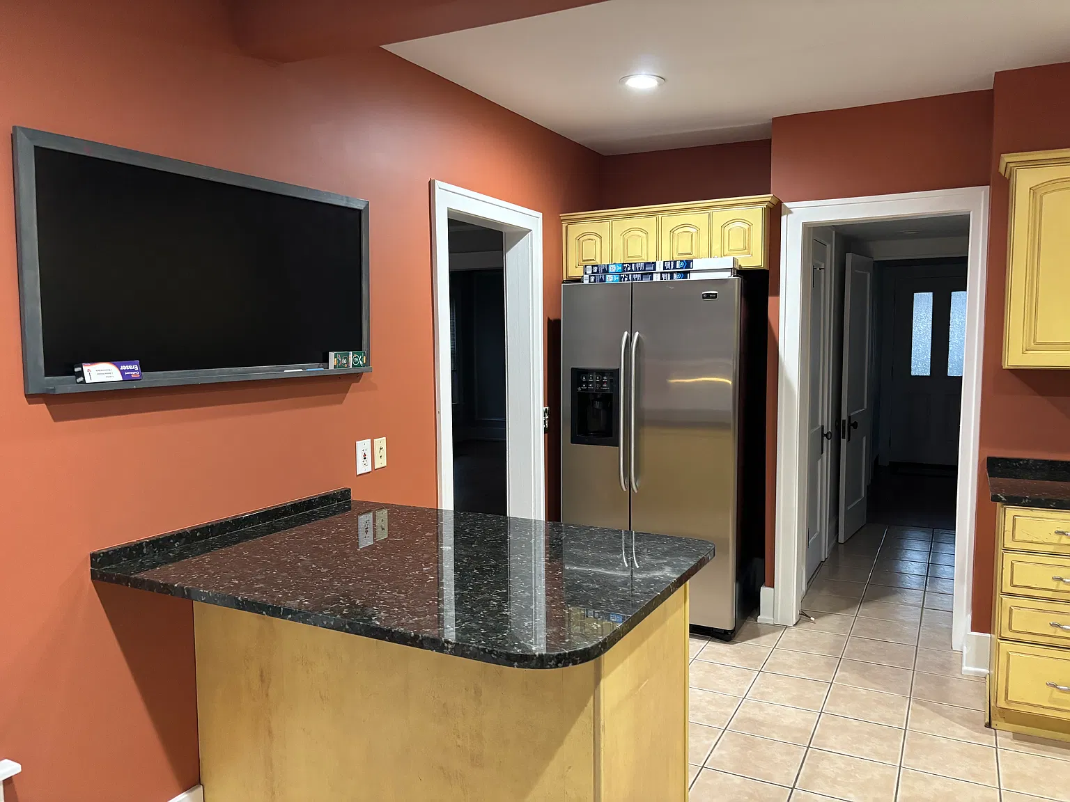 3 bed, 1.5 bath, 1600 sqft, $2,800 — Photo 4