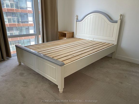 5th image of 501 Yonge St #1402
