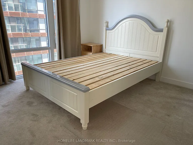 501 Yonge St #1402 — Photo 5