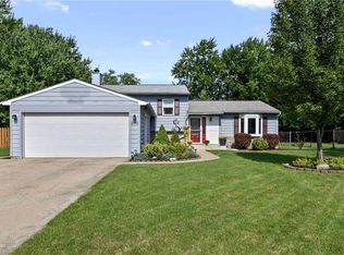 8776 Fairlane Dr, Olmsted Township, OH