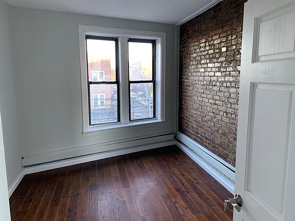 5th image of 701 Kings Hwy #4