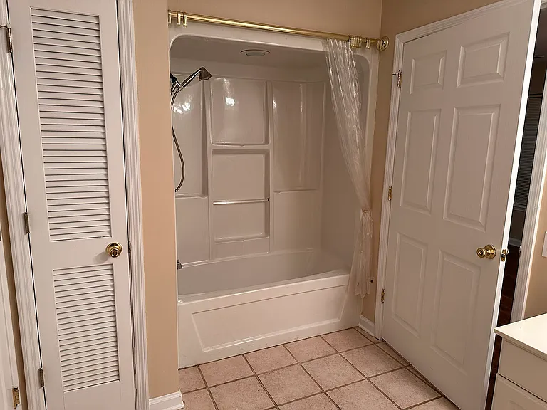 Shower/tub for bathroom #2.