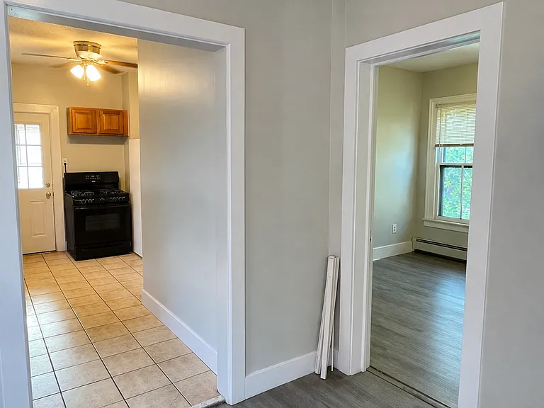 93 Hungerford St #2 — Photo 4