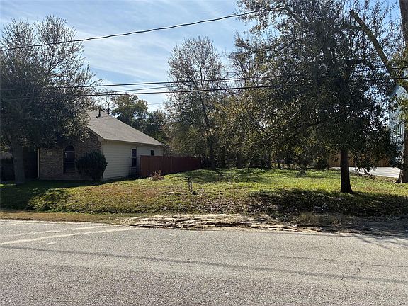 4th image of 887 Lucky St