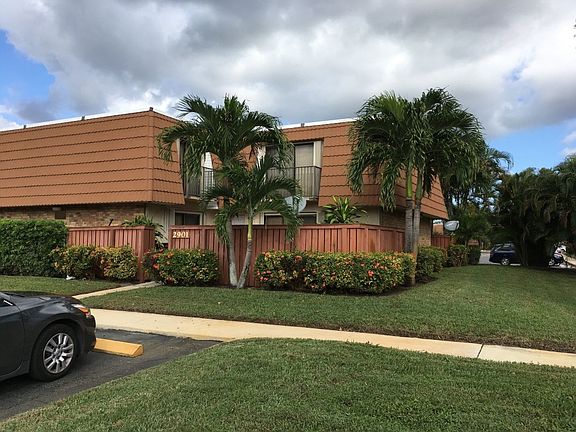 3rd image of 2901 Waterford Dr N
