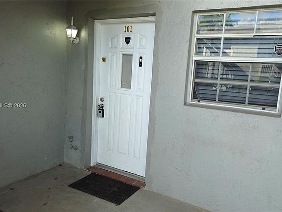 4th image of 426 NE 210th Circle Ter #2-101
