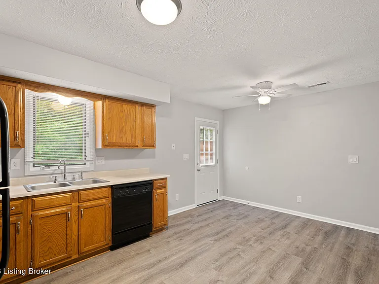 3509 Tabor Ct #6 — Photo 6
