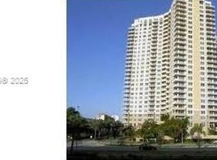 19501 W Country Club Dr APT 712, Aventura, FL 33180