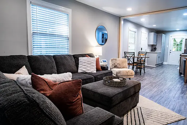 3753 Asbury Ln SW — Photo 3