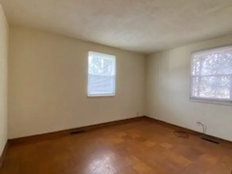55363 Lexington Ave — Photo 8