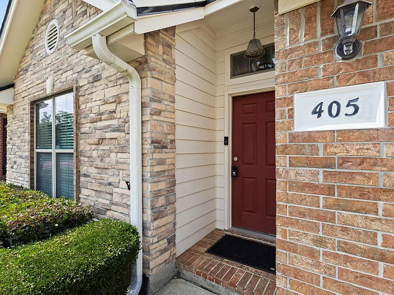 405 Harbor Oaks Dr — Photo 3