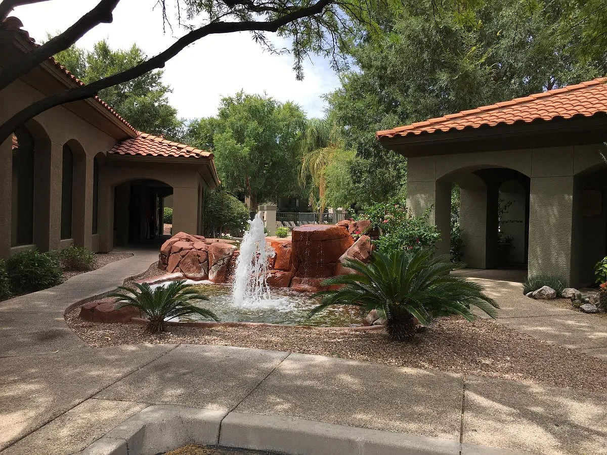 2 bed, 944 sqft, $1,565 — Photo 4