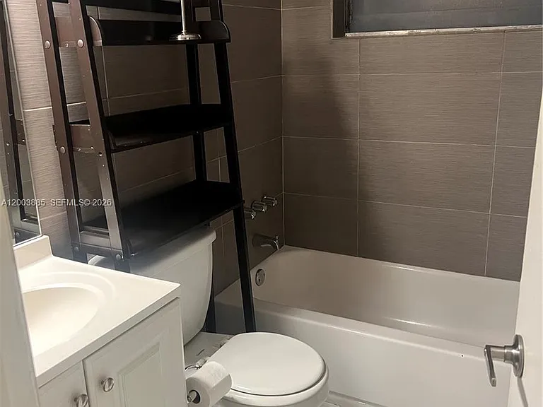 1611 West Ave #12 — Photo 10