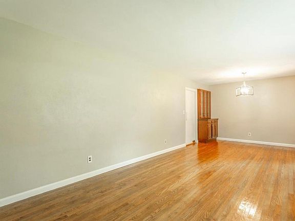 4th image of 3508 Thrushwood Dr