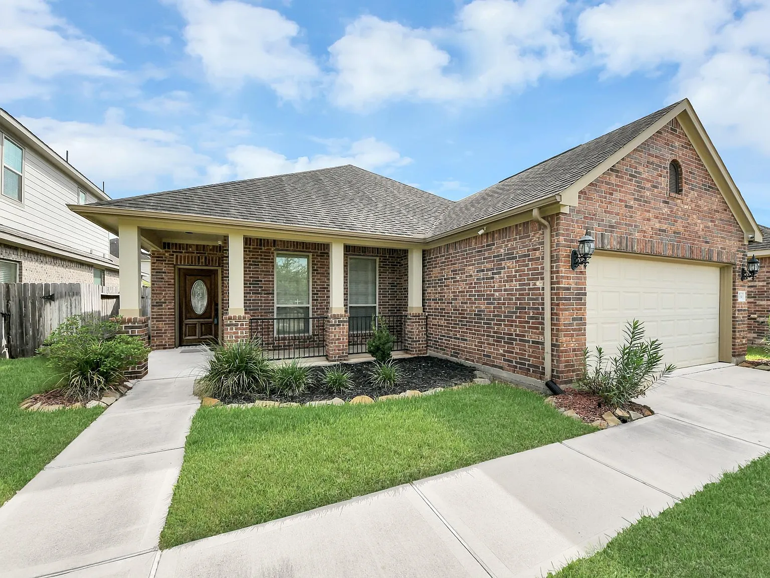 4 bed, 2.0 bath, 1813 sqft, $2,300 — Photo 4