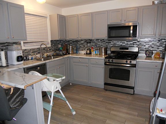 5th image of 251 Hillcrest Ln