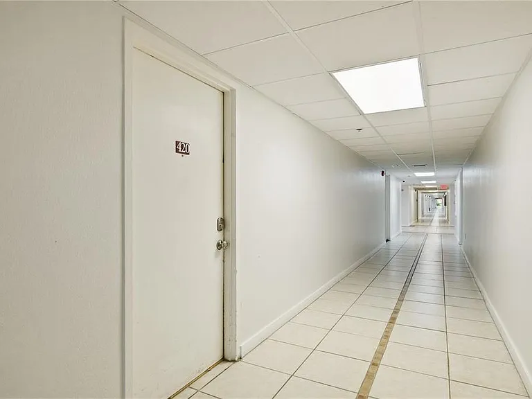701 S Madison Ave #420 — Photo 3