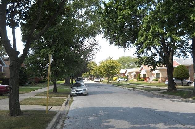 2nd image of 3049 W 85th St