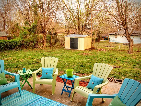 Fenced in back yard!