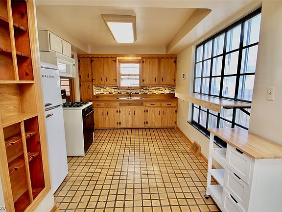 3rd image of 316 E 329th St