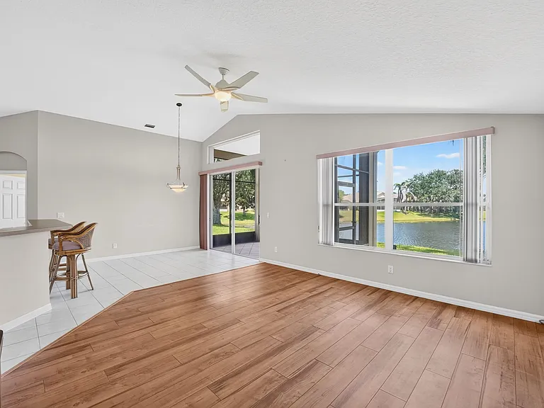 933 Shaw Cir — Photo 9