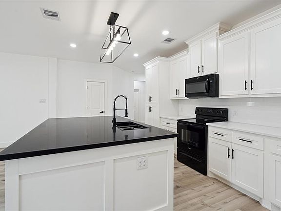 3rd image of 6319 Ivyknoll Dr