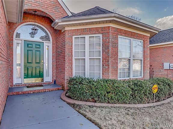3rd image of 1085 Wisteria Dr