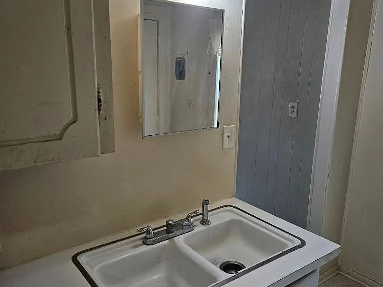 613 N Johnston St — Photo 4