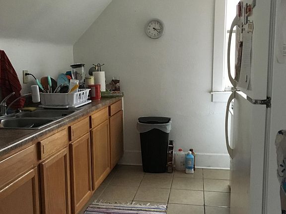 5th image of 401 W 6th St #3