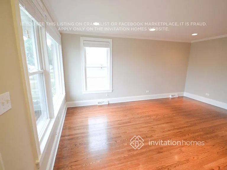 2403 Lincoln St — Photo 2