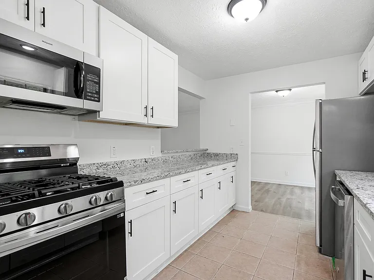 106 Sterling Ct — Photo 10