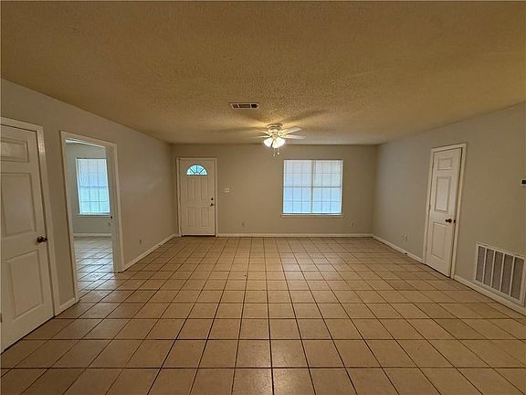 4th image of 303 E Banyan St