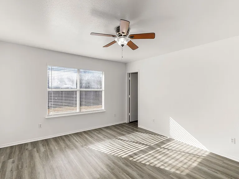 3709 Martha Ln — Photo 22