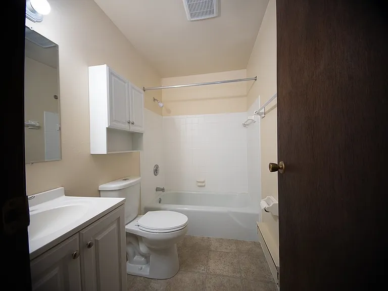 Courtyard Apartments — Photo 36