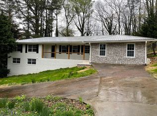 2272 Woodridge Dr, Marietta, GA 30066