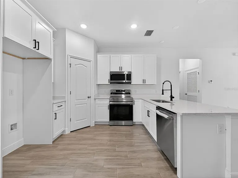 922 N Fairbairn Dr — Photo 14