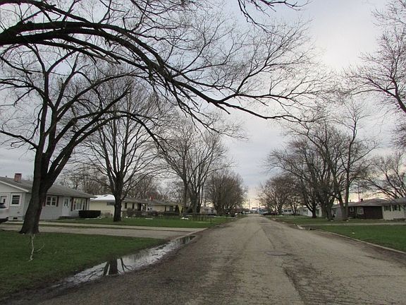 5th image of 1833 Bradley Dr