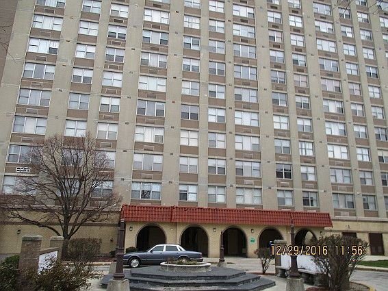 1st image of 4300 W Ford City Dr APT 902