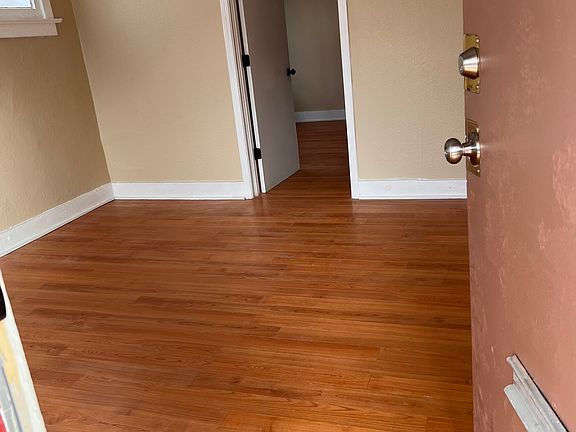 4th image of 5123-5125 Greer Ave #1