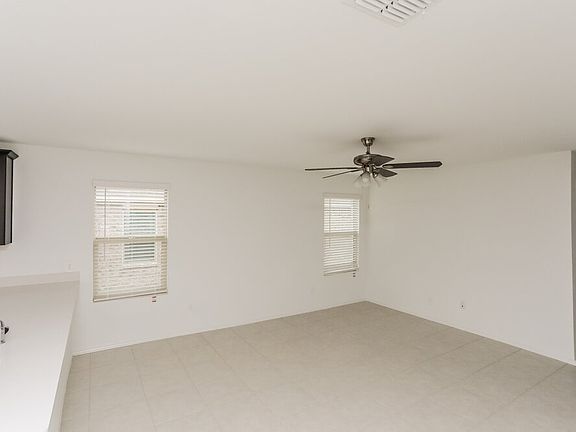 5th image of 1065 Crestview Dr