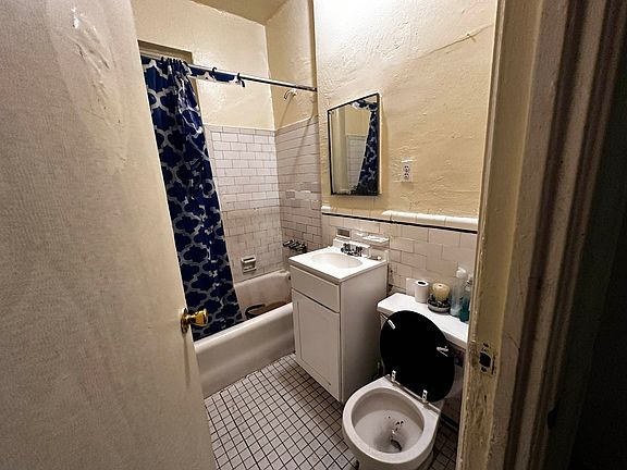 3rd image of 2277 Andrews Ave N #6G