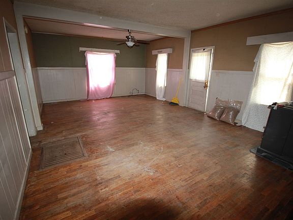 3rd image of 502 Washington St